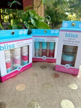 Bliss Fabulips Lip Care Trio Set-Lip Balms, Lip Oils, Lip Scrub & Overnight Mask